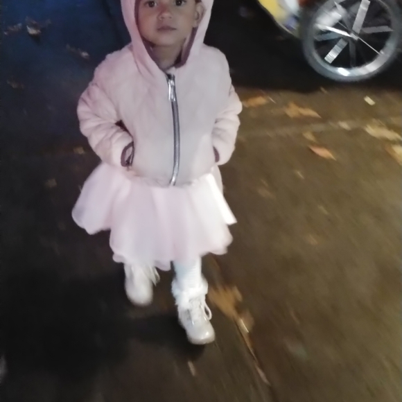 Meet your Posher, Ish - Picture 3 of 4